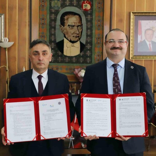 Atatürk Üniversitesi Rektörü Prof. Dr. Ahmet Hacımüftüoğlu ve İŞKUR Erzurum İl Müdürü Abdulkadir Mutlu imza töreninde-3