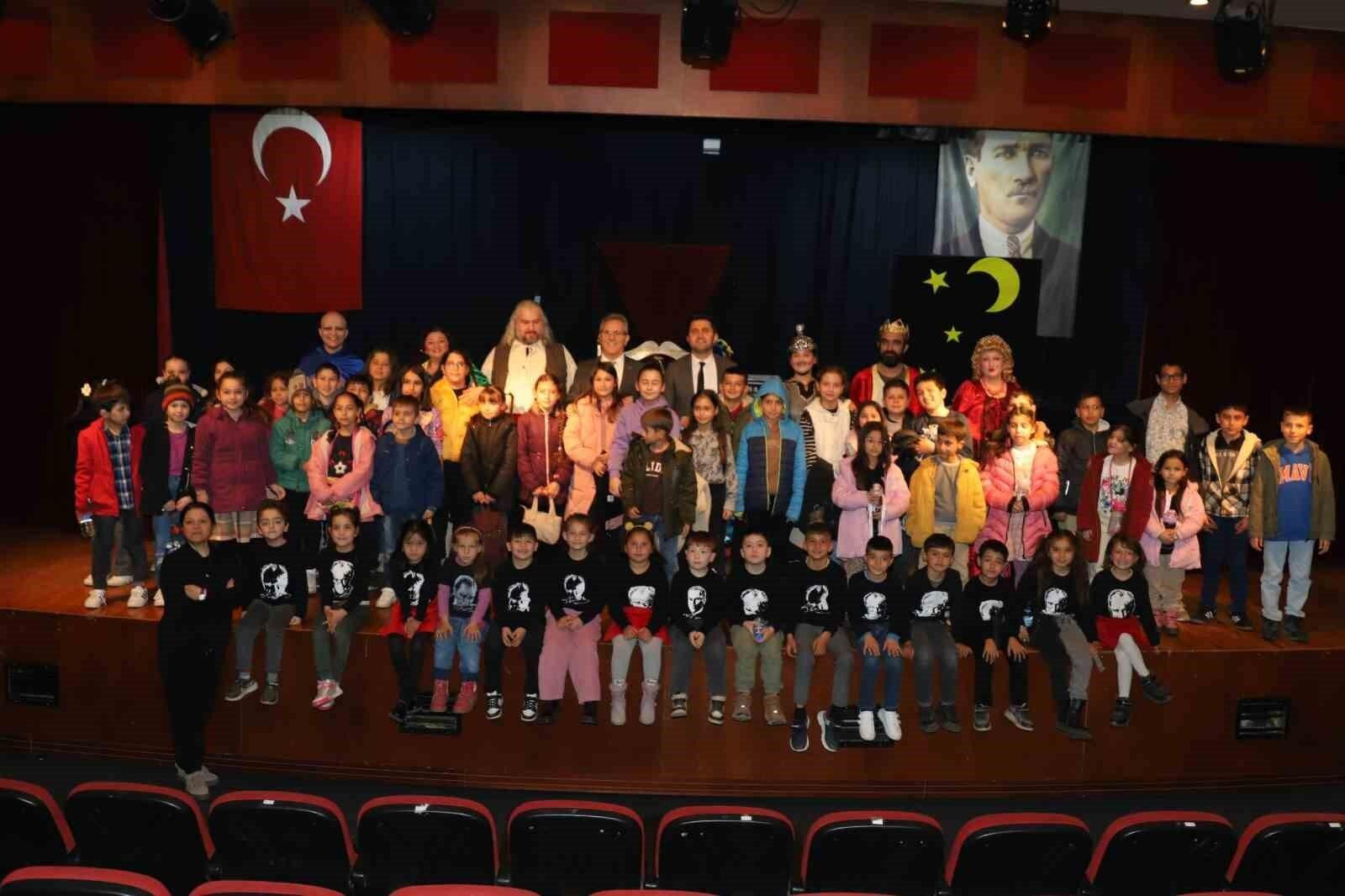 Aydın Büyükşehir Belediye Başkanı Özlem Çerçioğlu’nun Nazilli’deki Çocuklar İçin Özel Tiyatro Oyunu