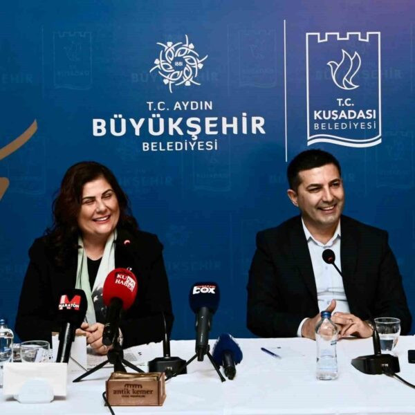 Aydın Büyükşehir Belediye Başkanı Özlem Çerçioğlu ve Kuşadası Belediye Başkanı Ömer Günel, basın toplantısında.-3