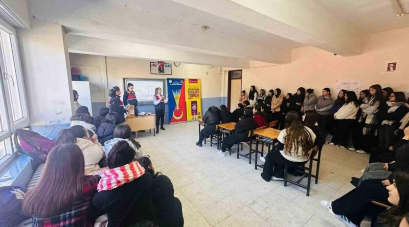 Aydın'da Jandarma, Öğrencilere ve Velilere KADES ve Kadına El Kalkamaz Bilgilendirmeleri Yaptı 1