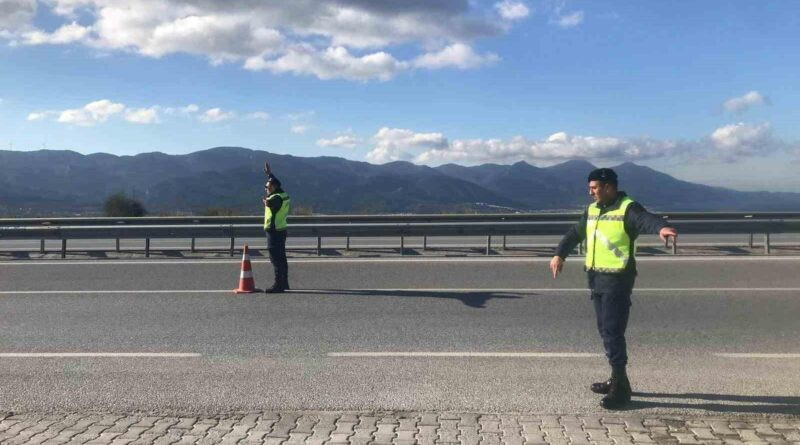 Aydın Kuşadası'nda Jandarma ve Tarım Müdürlüğü Ekipleri Hayvan Hastalıkları Önlenmesi İçin Yol Kontrolü Yaptı 1