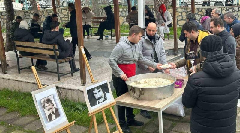 Balıkesir'de Ferdi Tayfur Hayranları 40. Gününde Pilav-Ayran Hayrı Yaptı 1