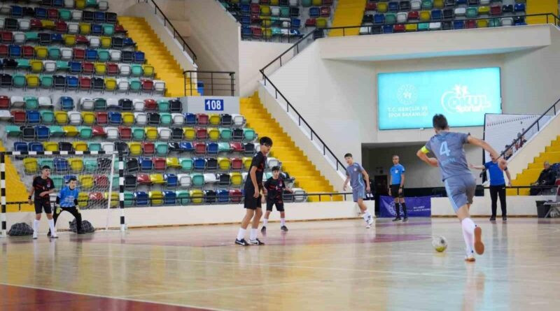 Balıkesir'de Yıldız Futsal Turnuvası Başladı 1