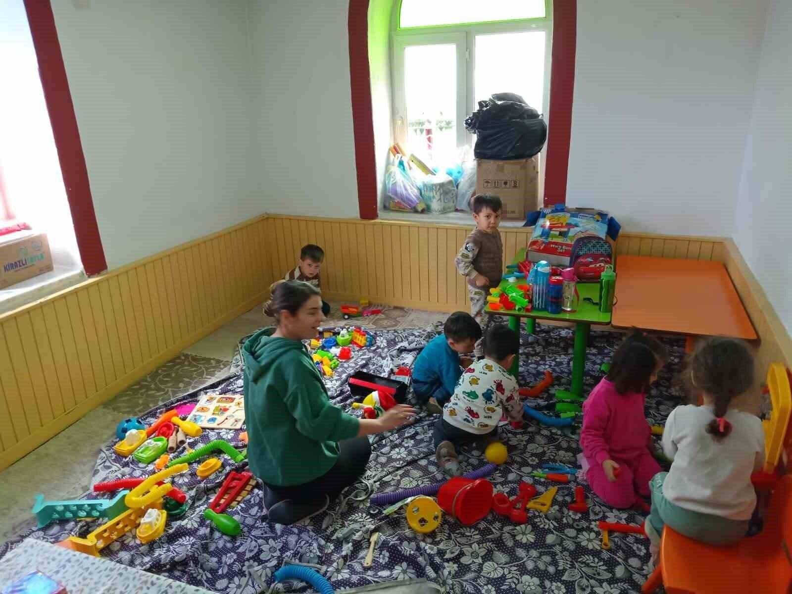 Balıkesir’in Balya ilçesi Kayalar köyünde cami odalarında kreş hizmeti başladı