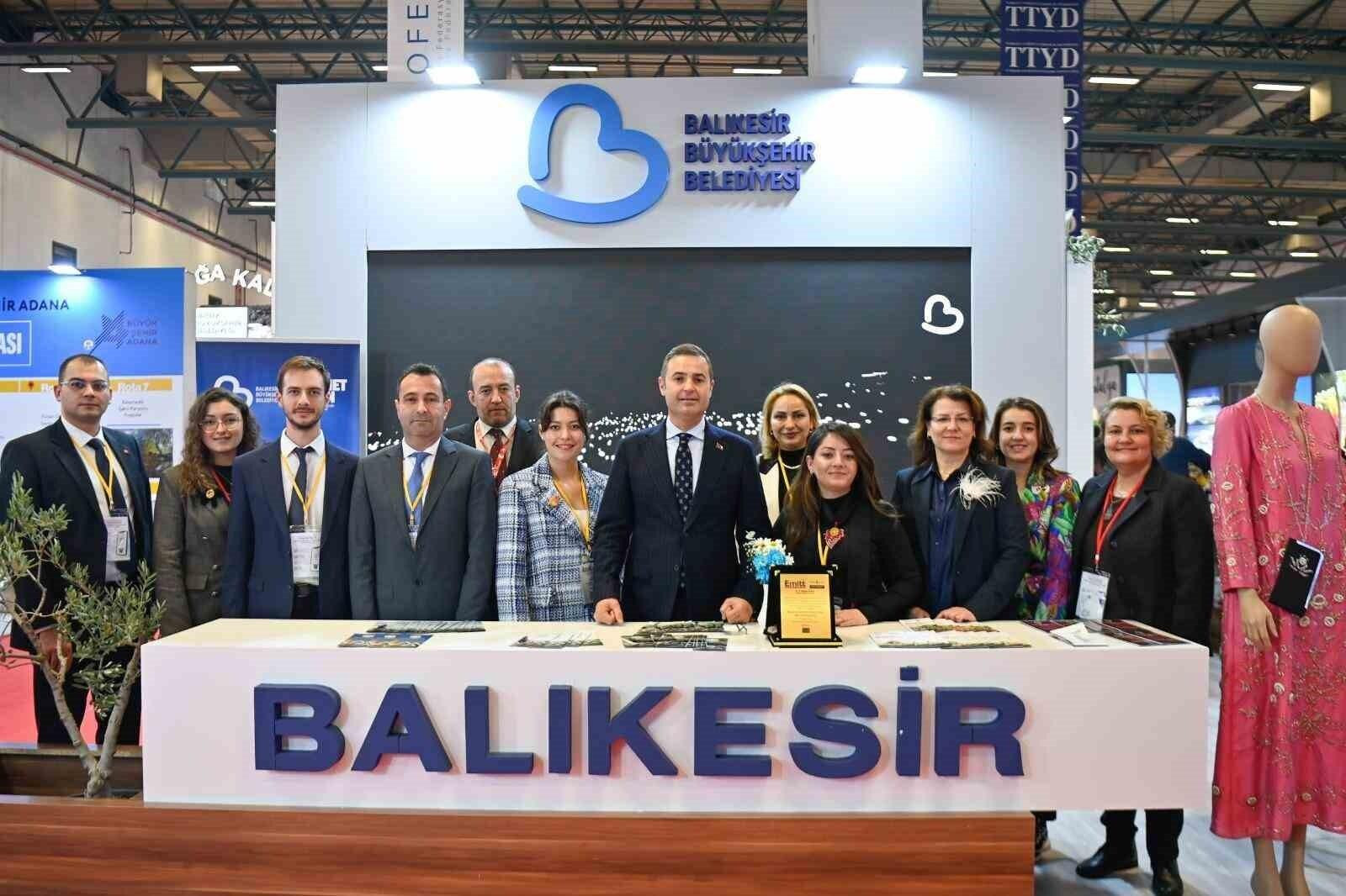 Balıkesir Valisi İsmail Ustaoğlu, EMITT’de Balıkesir Büyükşehir Belediyesi Stantını Ziyaret Etti