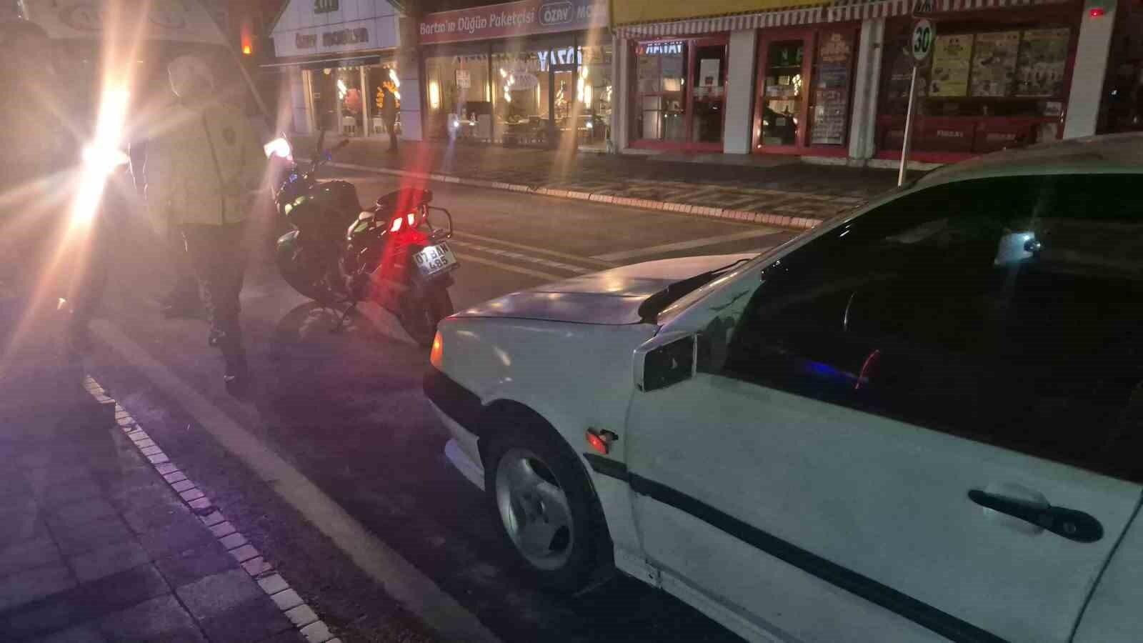 Bartın’da Polis Merkezi Önünde Motosiklet-Otomobil Kazası