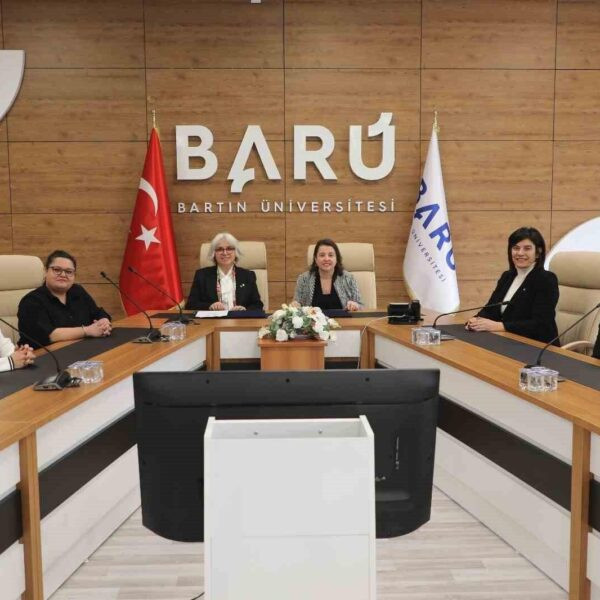 Bartın Üniversitesi Rektör Yardımcısı Prof. Dr. Sevim Çelik ve Bartın TSO Kadın Girişimciler Kurulu Yönetim Kurulu Başkanı Mine Fırıncıoğlu ile iş birliği protokolü imza töreni-1