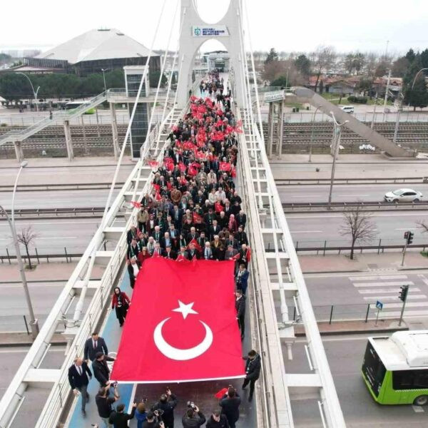 Batı Trakya Türklerinin direnişine saygı gösteren bir kalabalık-1