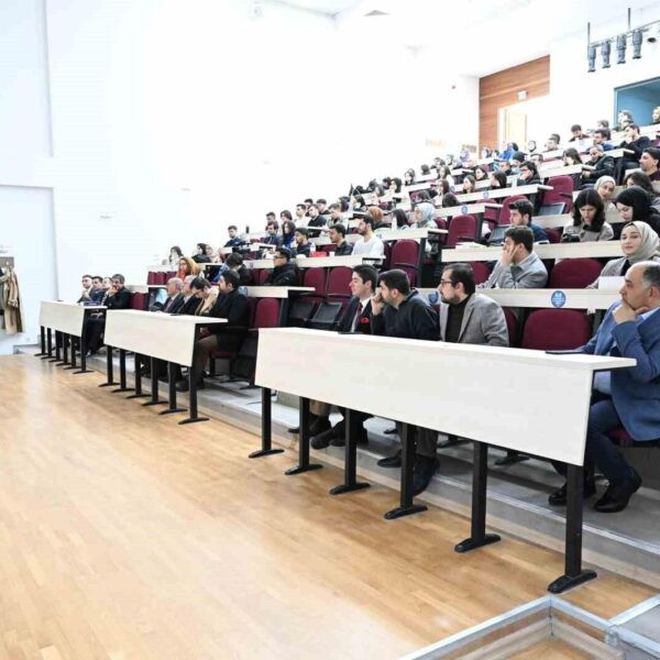 Battalgazi Belediye Başkanı Bayram Taşkın, İnönü Üniversitesi Hukuk Fakültesi öğrencileriyle bir araya geldi.-1