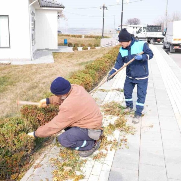 Battalgazi Belediyesi ekiplerinin yol bakım çalışmalarını gerçekleştirdiği görüntü-1