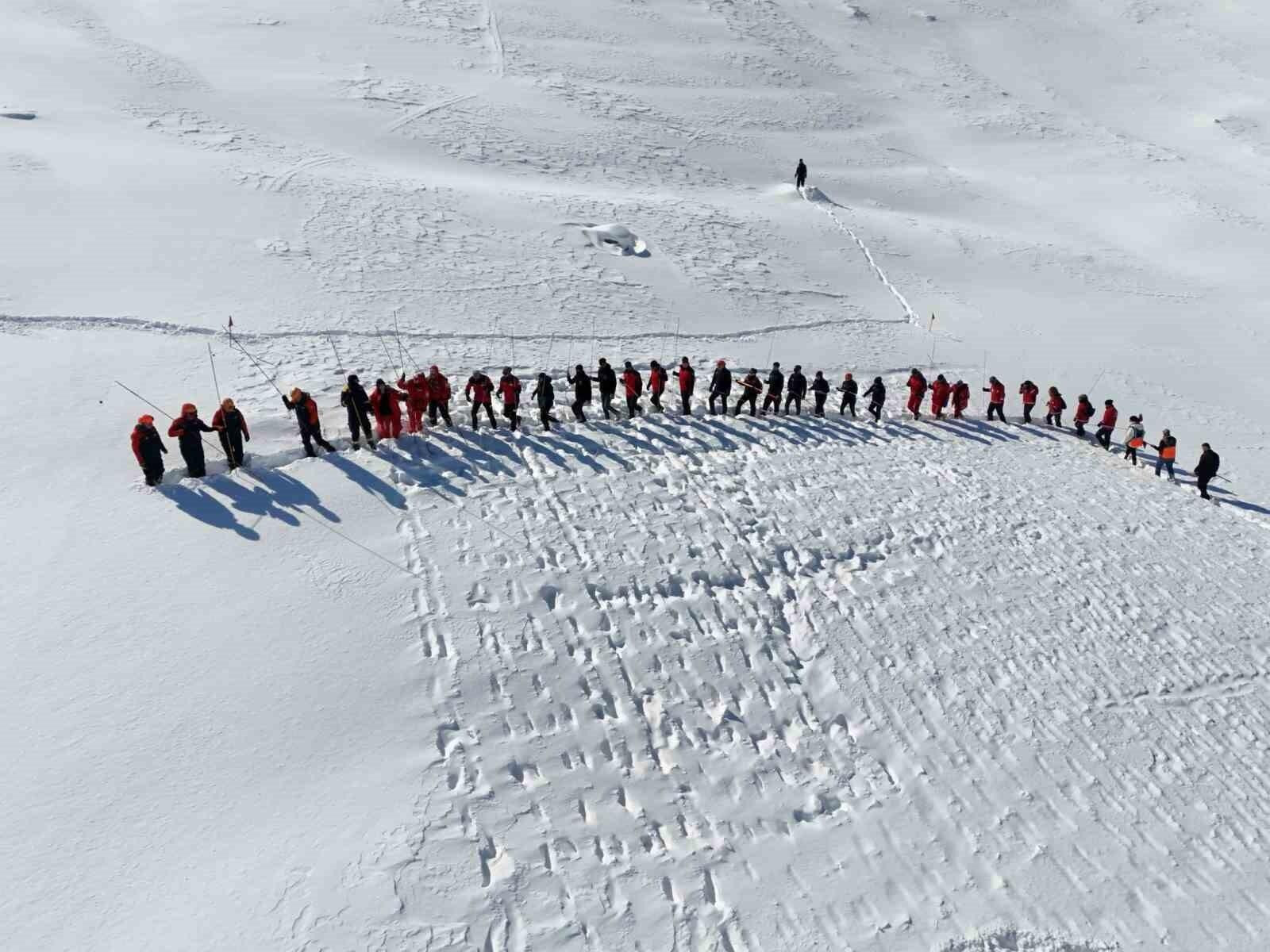 Bingöl’de Hesarek Kayak Merkezi’nde Çığ Sonrası Arama Kurtarma Tatbikatı