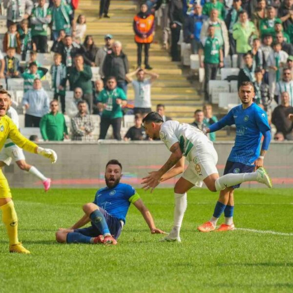 Bursaspor'un Ergene Velimeşespor'u 2-0 mağlup ettiği maçın anı.-2