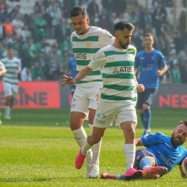 Bursaspor'un Ergene Velimeşespor'u 2-0 mağlup ettiği maçın anı.-5