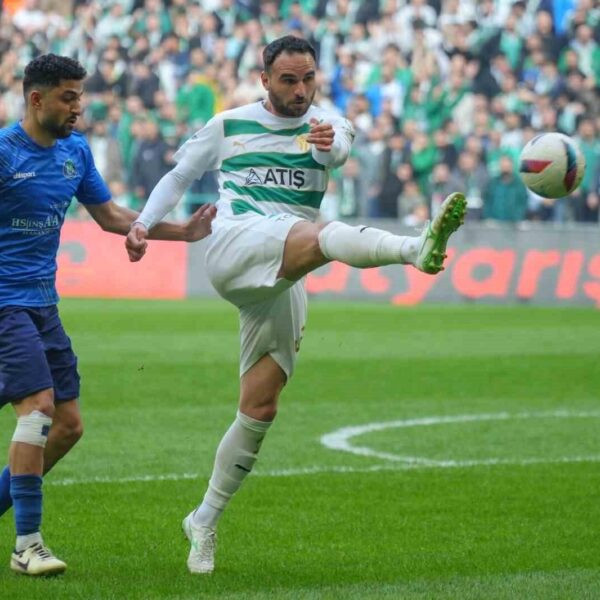 Bursaspor ve Ergene Velimeşespor oyuncuları karşılaştıkları futbol maçında.-1