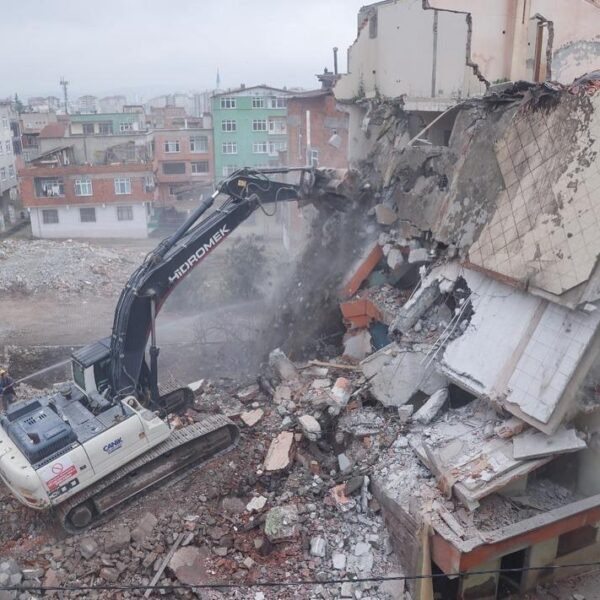 Canik Belediye Başkanı İbrahim Sandıkçı kentsel dönüşüm çalışmaları hakkında bilgi veriyor.-1