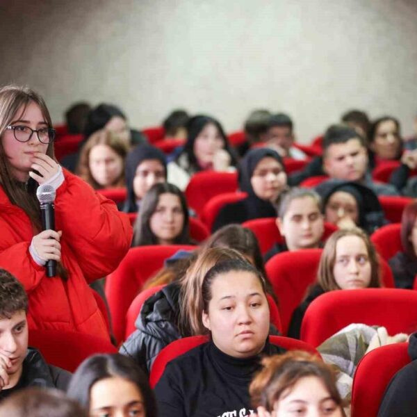 Canik Mesleki ve Teknik Anadolu Lisesi öğrencileri, Başkan İbrahim Sandıkçı ile birlikte-2