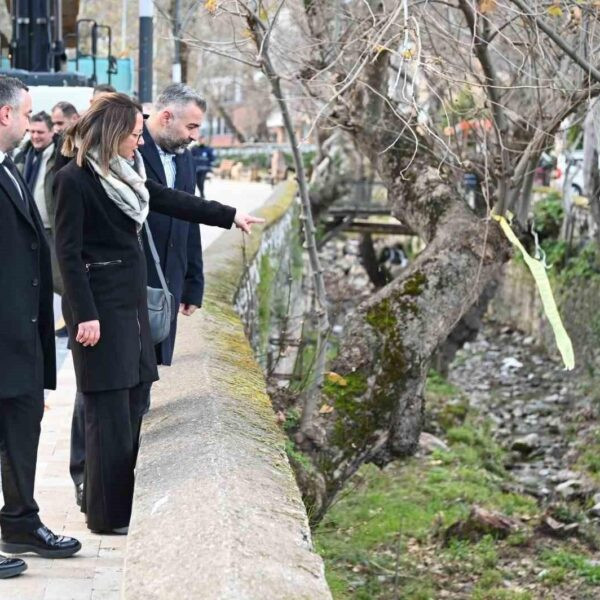 Çaybaşı Deresi'nde güvenlik kamerası kurulumu çalışması.-2