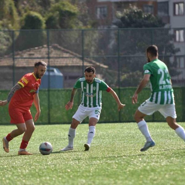 Çayelispor sahasında futbol maçı-2