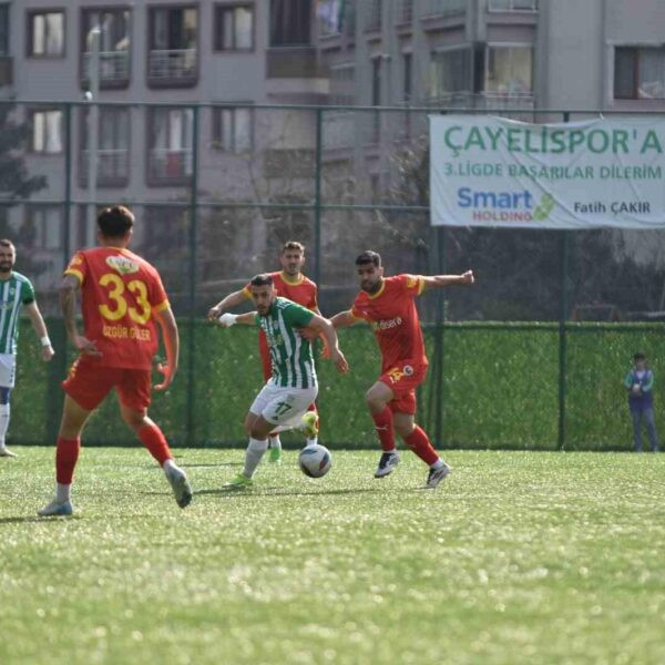 Çayelispor sahasında futbol maçı-4