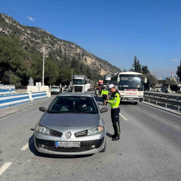 Cayrokopter ile havadan yapılan trafik denetimi-1