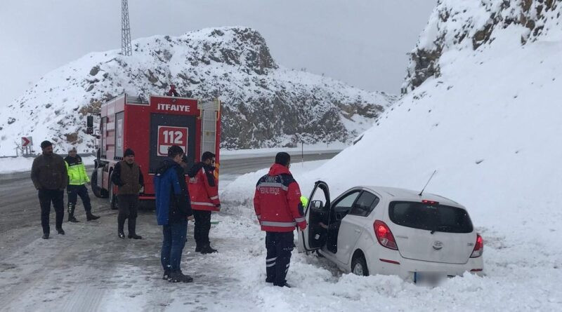 Çelikhan-Malatya Karayolunda Donma Tehlikesi Yaşayan Aile Kurtarildi 1