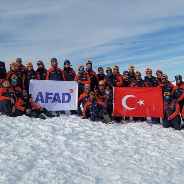 Çığ tatbikatında yaşam sinyal cihazının kullanımı-9