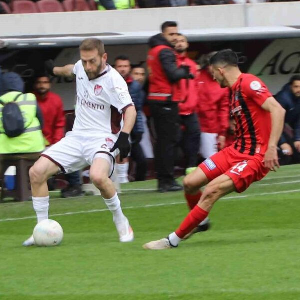 Çimentaş Elazığspor oyuncuları maçın son dakikalarında gol sevinci yaşadı.-5