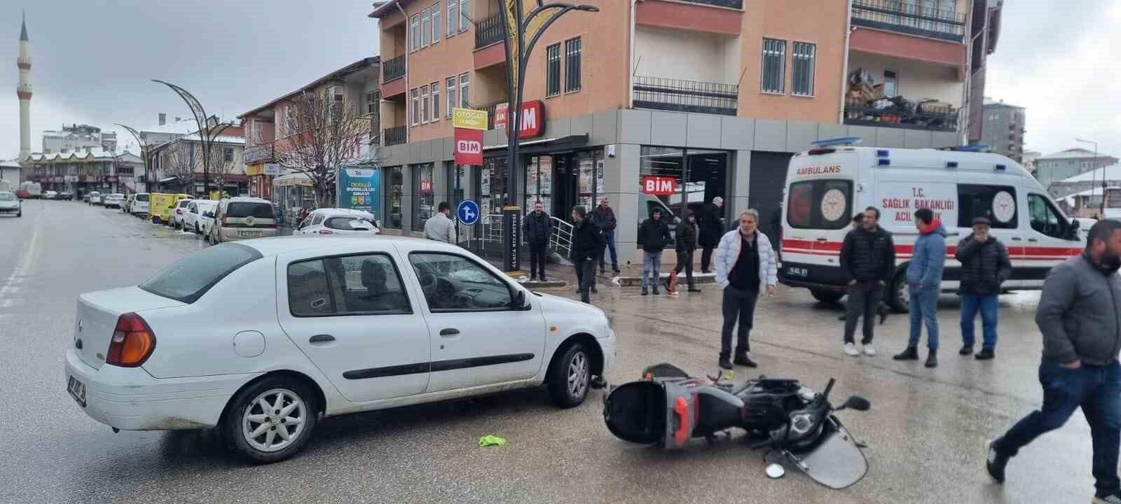 Çorum Alaca’da Otomobil ile Çarpışan Motosiklet Sürücüsü Yaralandı