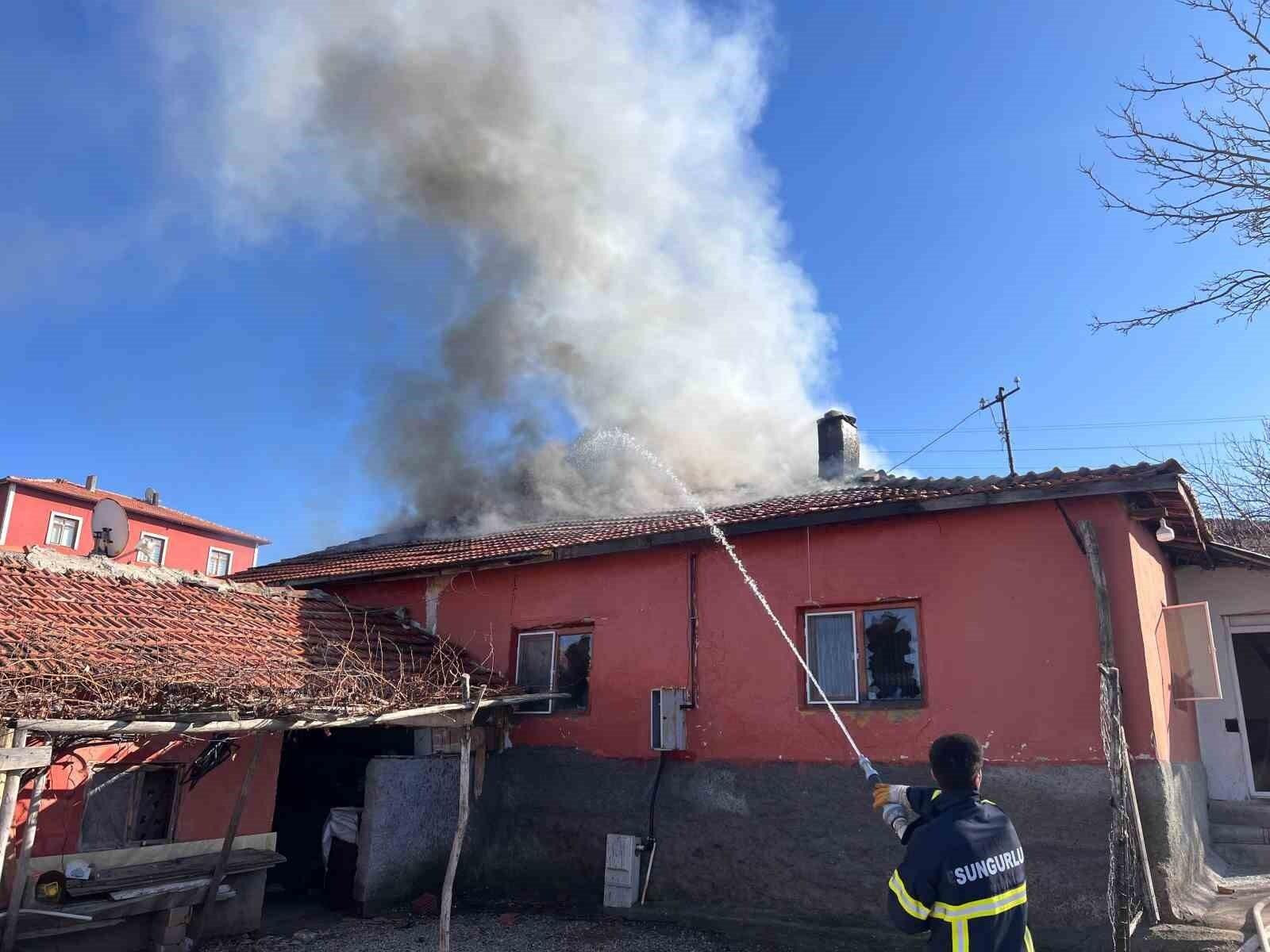 Çorum Sungurlu’da Ev Yangını