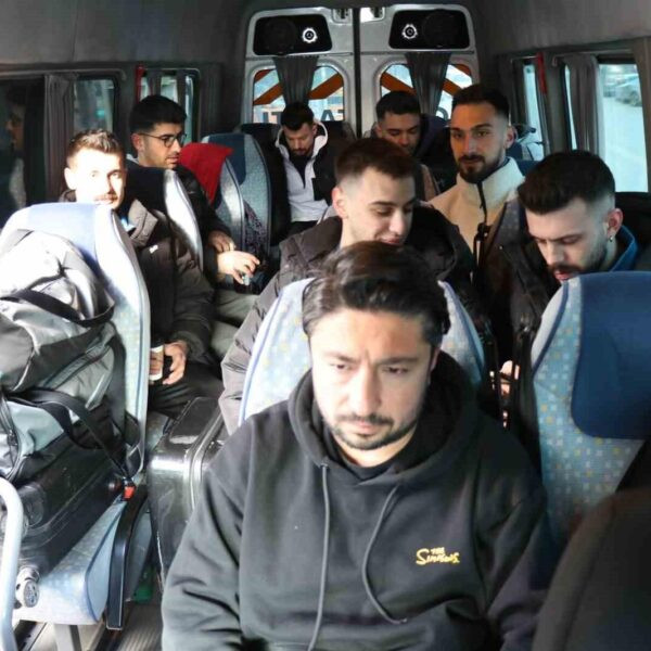 Denizlispor Erkek Voleybol Takımı Eskişehir'e Yola Çıktı-1