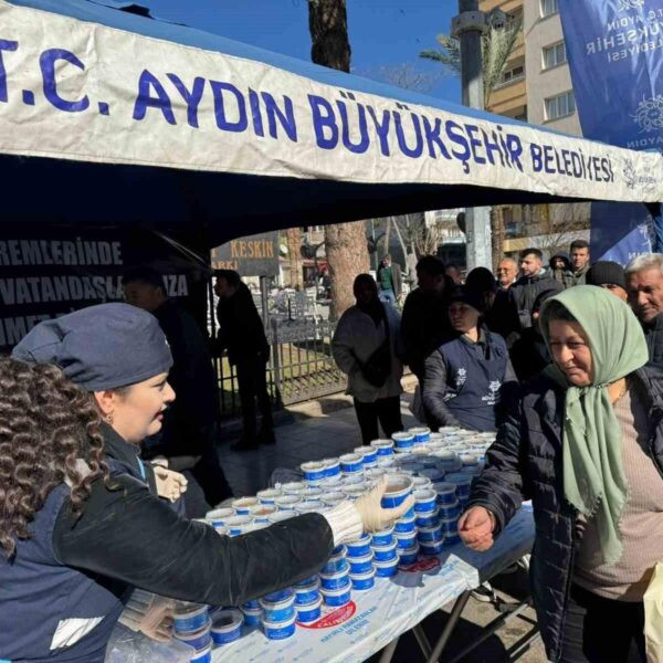 Depremzedelere destek olarak helva dağıtımı-2