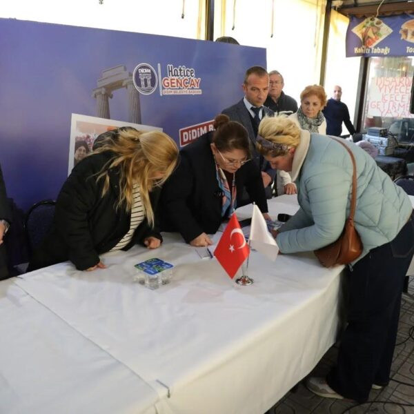 Didim Belediye Başkanı Hatice Gençay, vatandaşlarla bir araya geldi.-3