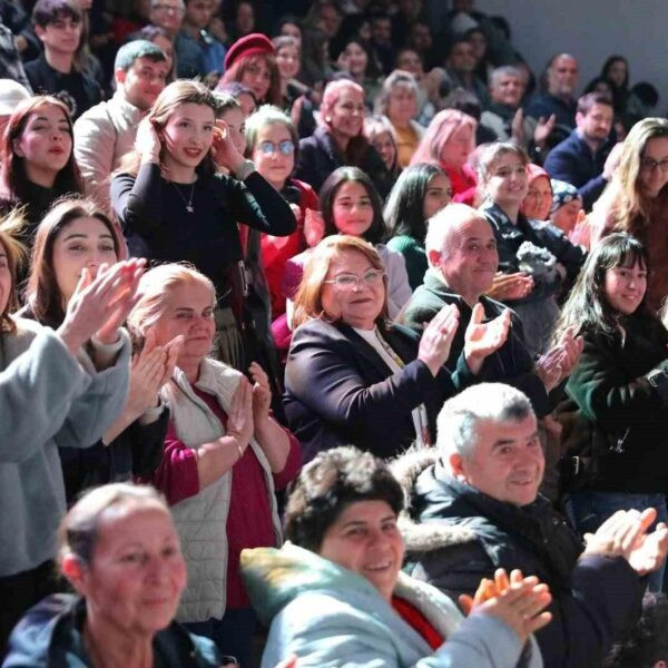 Didim Belediyesi Tiyatro Topluluğu tarafından sahnelenen 