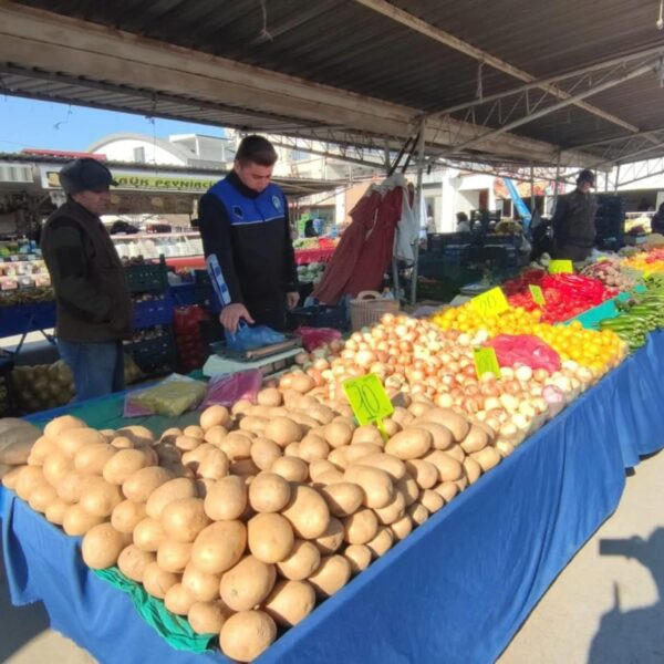 Didim Belediyesi Zabıta ekiplerinin semt pazarlarında yaptığı denetim-1