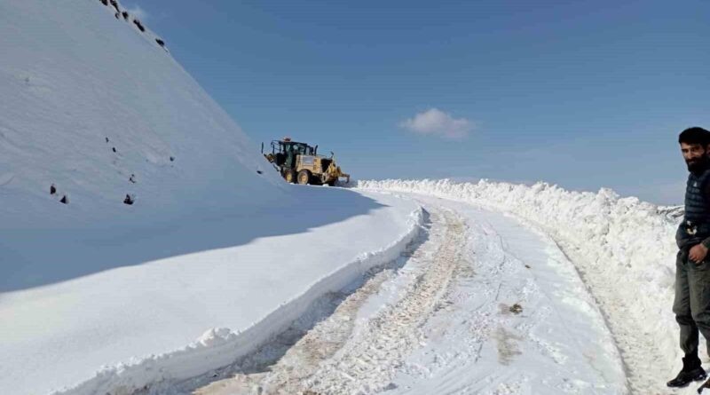 Diyarbakır Büyükşehir Belediyesi, Lice ve Çüngüş'te Kar Yağışı Sonrası Kırsal Yolları Ulaşıma Açtı 1