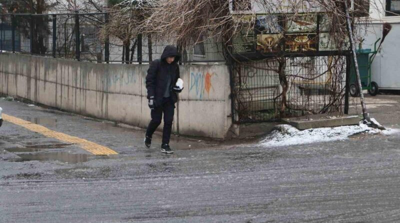 Diyarbakır'ın Çınar İlçesinde Kar Yağışı Nedeniyle Eğitim Bir Gün Tatili 1