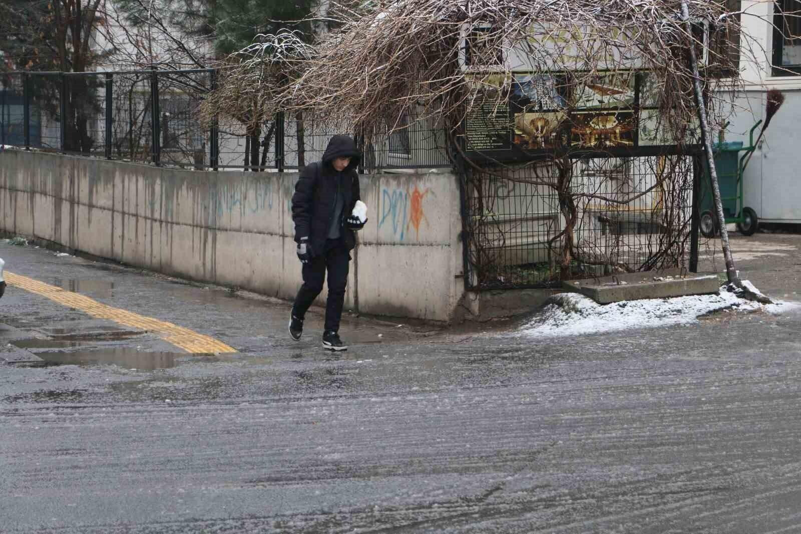 Diyarbakır’ın Çınar İlçesinde Kar Yağışı Nedeniyle Eğitim Bir Gün Tatili