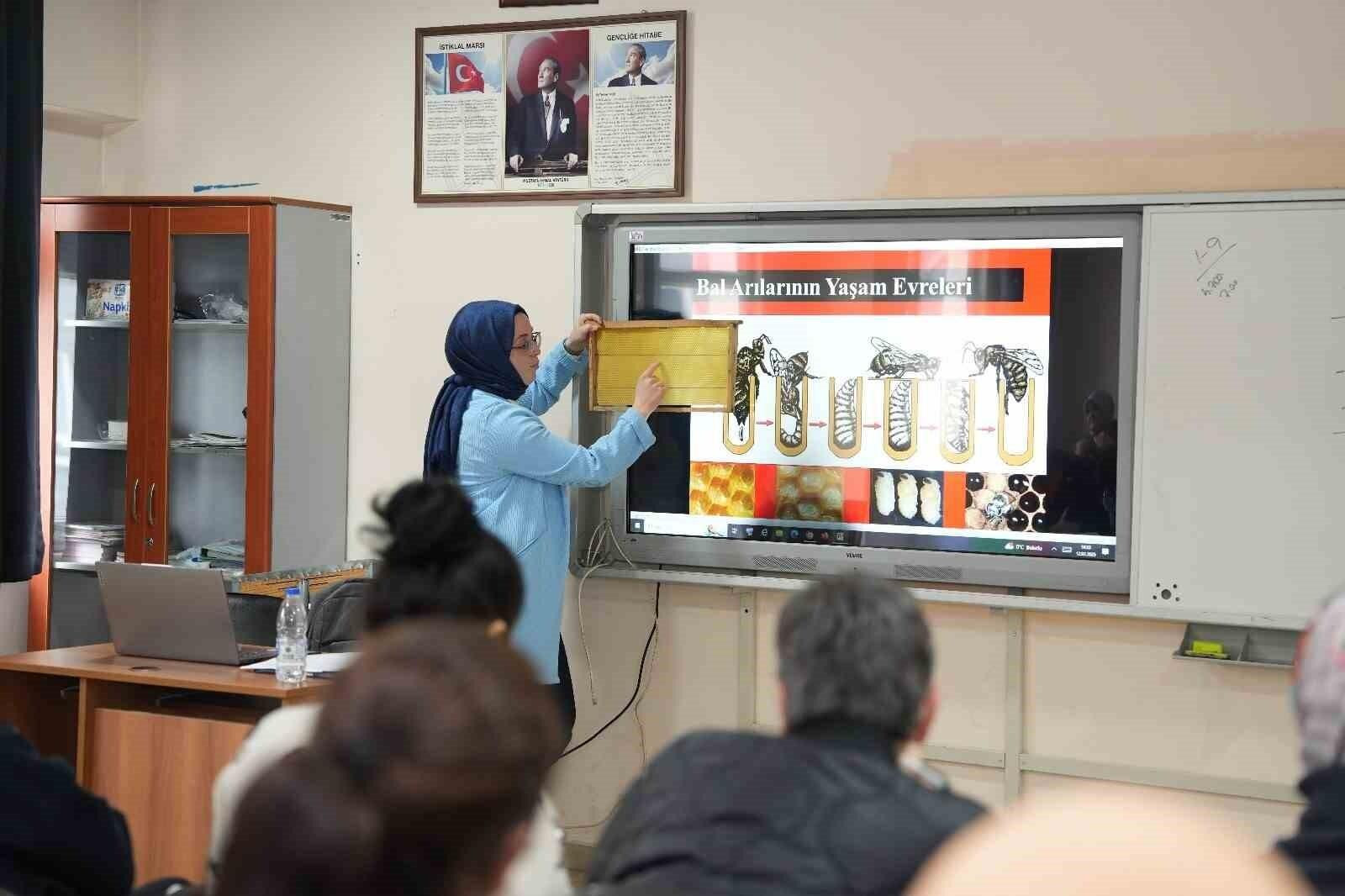 Düzce’de Kadınlar İçin Arıcılık Eğitimi