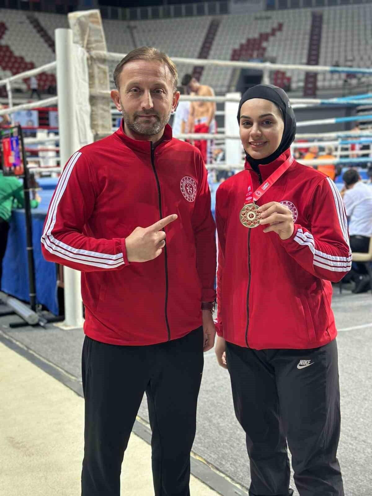 Düzceli Sporcular Antalya’da Türkiye Kick Boks Şampiyonasında Madalya Kazandı