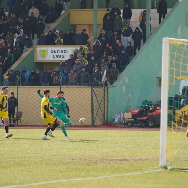 Edremit Şehit Hamdibey Stadyumu'nda tribünler-2