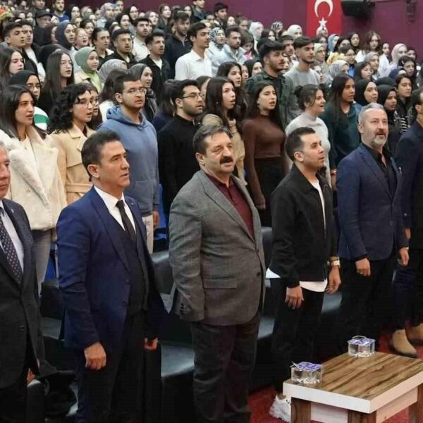 Elazığ Belediye Başkanı Yardımcısı Nazif Bilginoğlu, Eğitimci-Yazar Mehmet Celal Özyıldız ve Türkçe Öğretmeni Aker Kartal ile birlikte-3