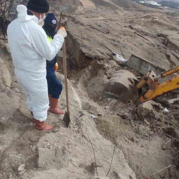 Elazığ Belediyesi ekipleri heyelan bölgesinde çalışıyor-6