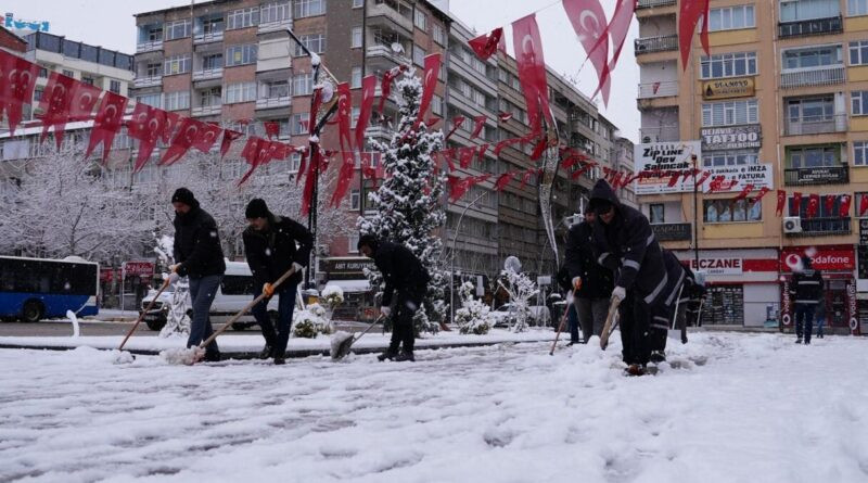 Elazığ Belediyesi, Yoğun Kar Yağışı İçin Şehir Geneline Kar Küreme ve Tuzlama Çalışmaları 1