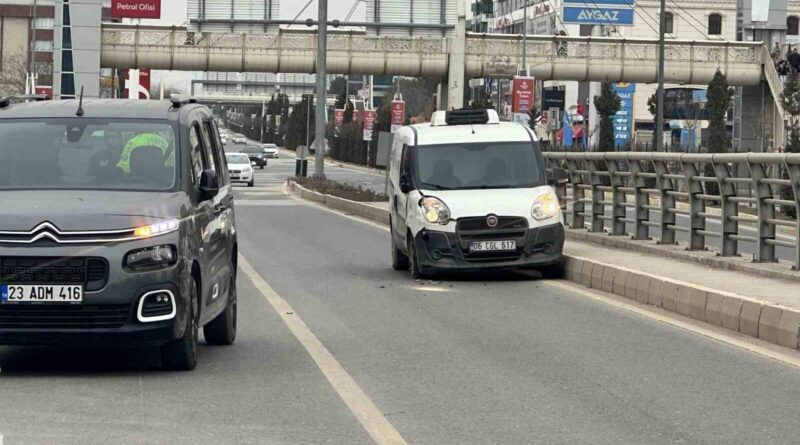 Elazığ'da İki Ticari Aracın Çarpışması Sonucu Maddi Hasar 1