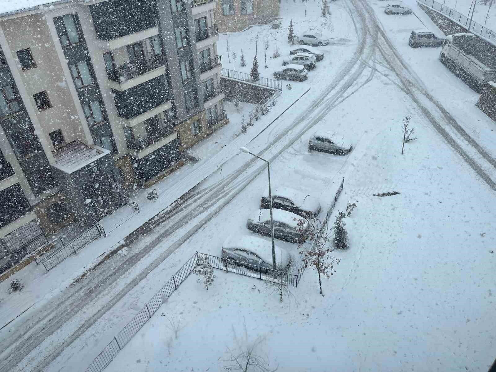 Elazığ’da Kar Yağışı, 159 Köy Yolu Kapatıldı