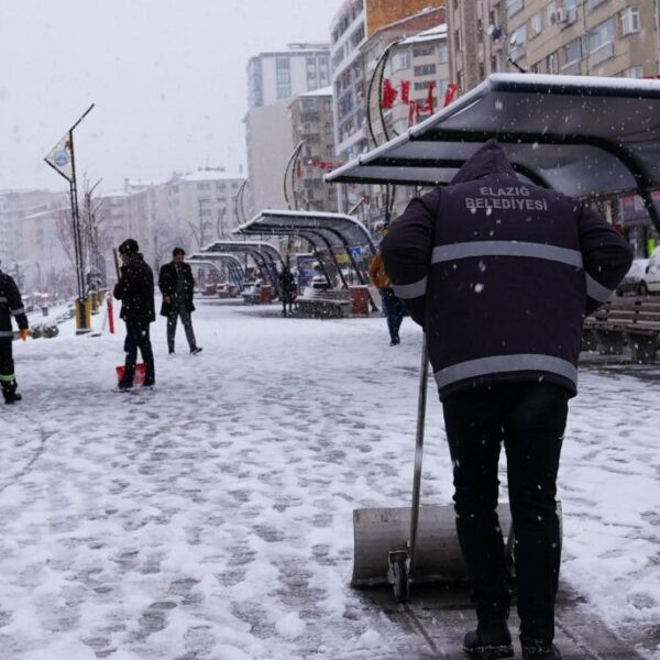 Elazığ Ulaşım Koordinasyon Merkezi (EBUKOM) kar yağışı izliyor-4