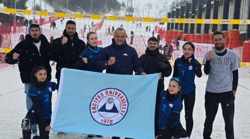 Erciyes Üniversitesi Erkek Kar Voleybolu Takımı Türkiye Şampiyonu 1