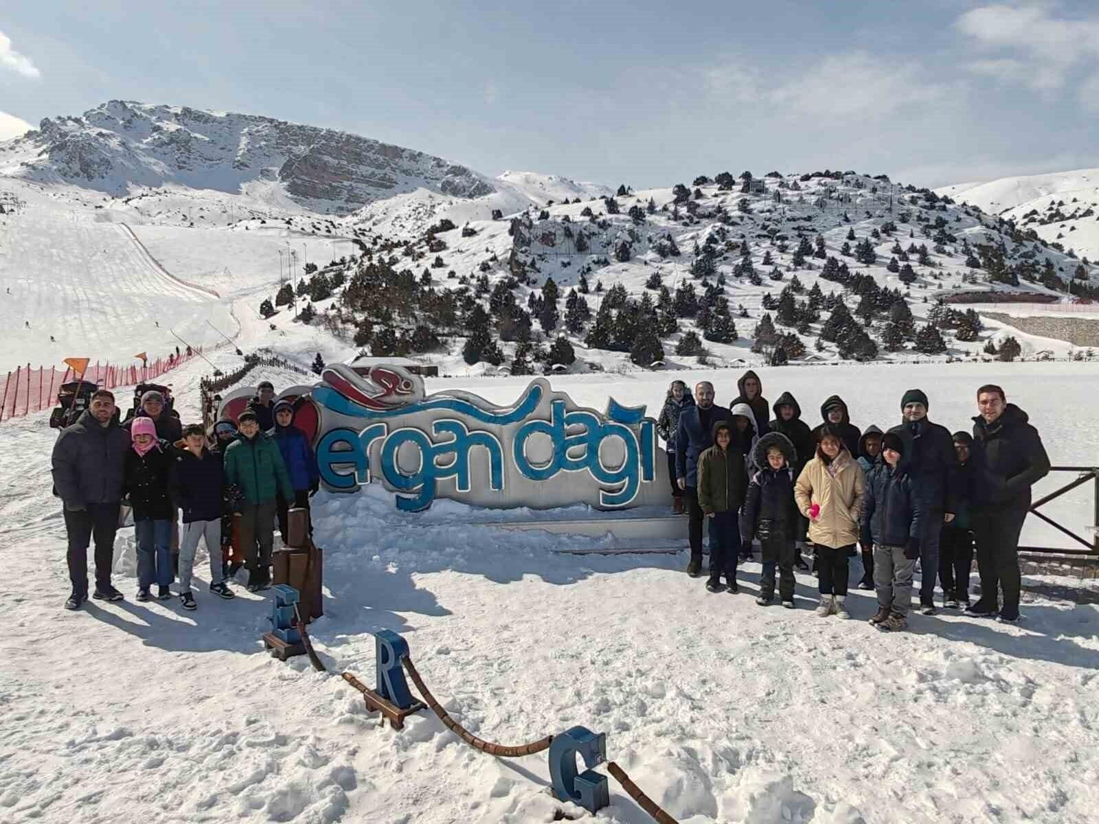 Erzincan Beşsaray Ortaokulu Öğrencileri Ergan Dağı’nda Teleferik Heyecanı