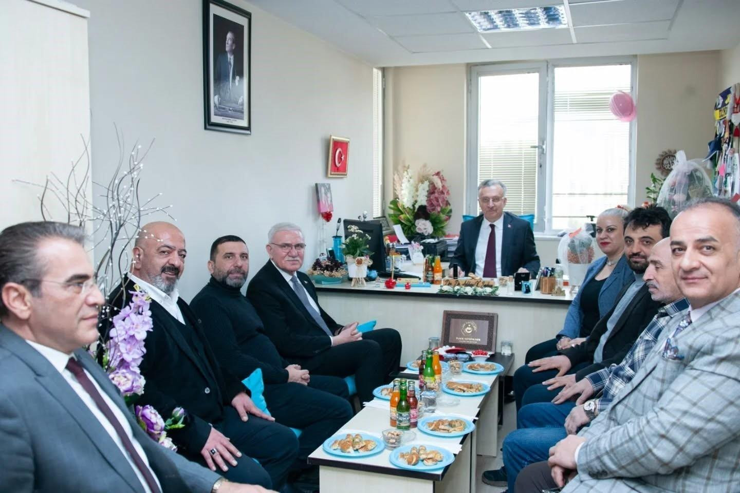 Erzincan Binali Yıldırım Üniversitesi Rektörü, Profesör ve Doçent Akademisyenlere Hayırlı Olsun Ziyaretinde Bulundu