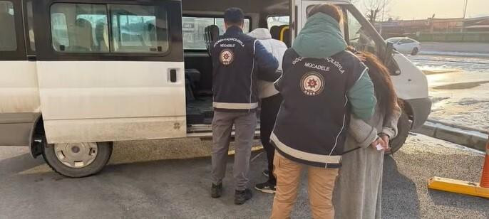 Erzincan'da Göçmen Kaçakçılığı Operasyonu: 32 Yabancı Uyruklu Şahıs Yakalandı 1